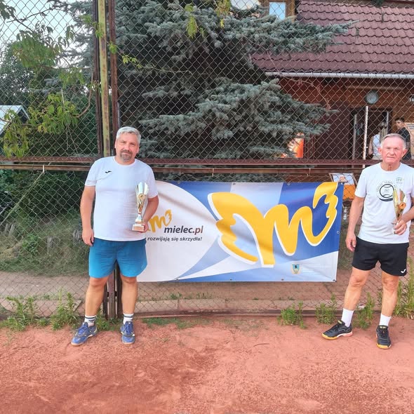 Zwycięzcy kategorii +50 z pucharami